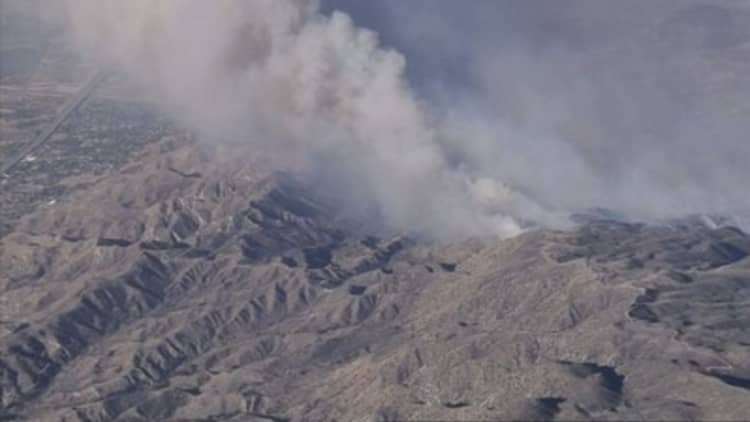 Thousands flee out of control wildfire north of Los Angeles