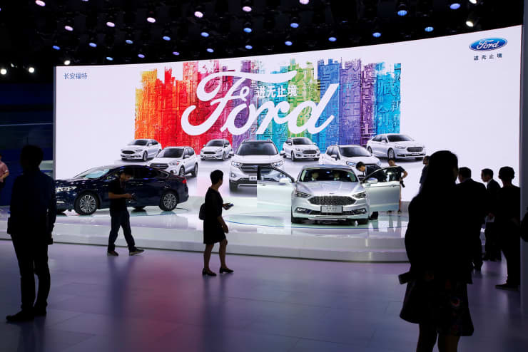RT: Ford China: Visitors look at Ford models at Auto Guangzhou in Guangzhou, China November 17, 2017. 
