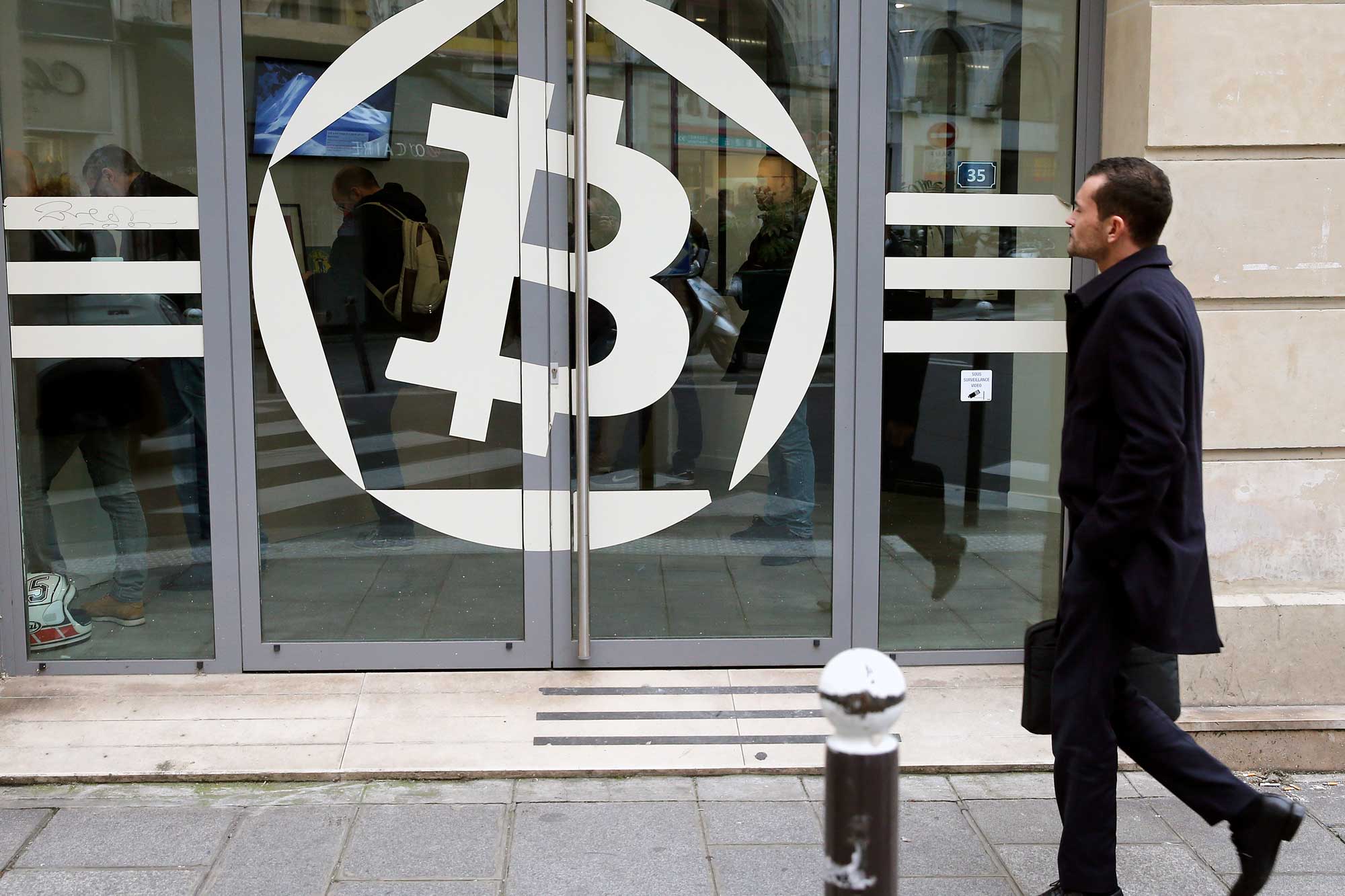 merrill lynch bans bitcoin trading