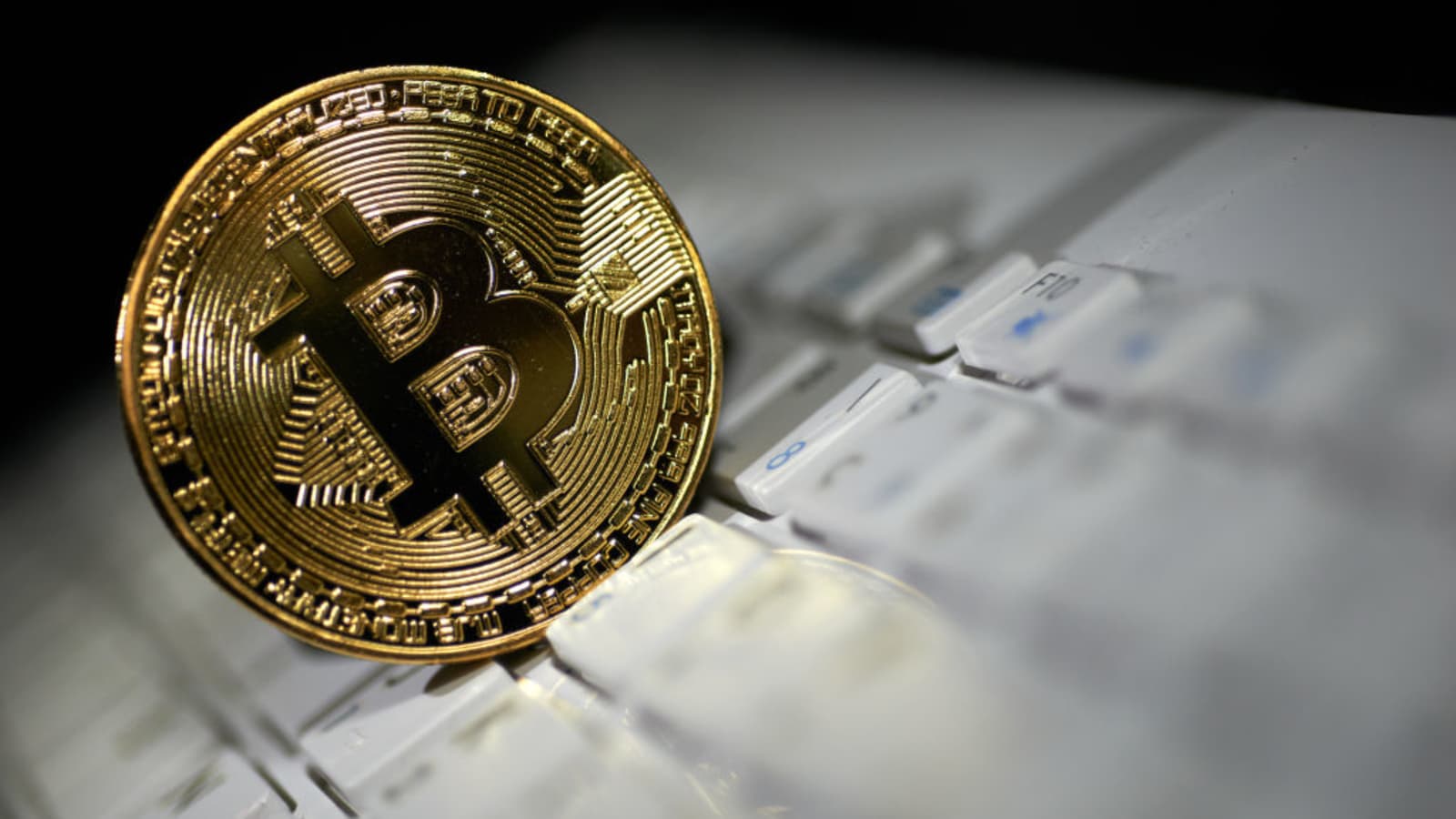 Aprecierea online a Bitcoin-ului și a altor criptomonede în menționările online românești