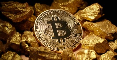 Gold could start to overtake bitcoin as the crypto stalls at $70,000, says Wolfe
