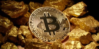 Gold could start to overtake bitcoin as the crypto stalls at $70,000, says Wolfe