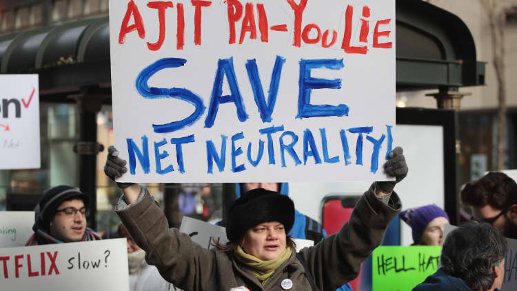 FCC votes to rescind net neutrality rules