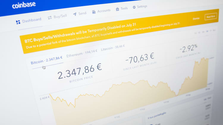 Coinbase suspends trading after bitcoin prices crash