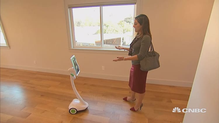 Take a home tour with a robot