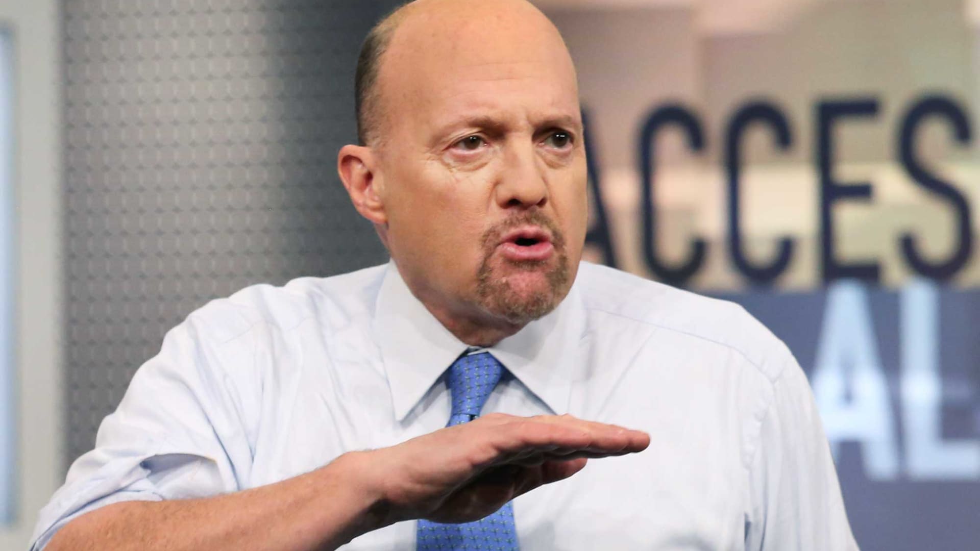 Jim Cramer says the economy could be cooling enough for the Fed to dial back its inflation battle - CNBC