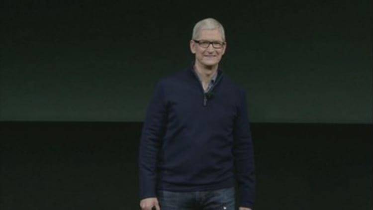 Apple's board finally started making CEO Tim Cook fly private