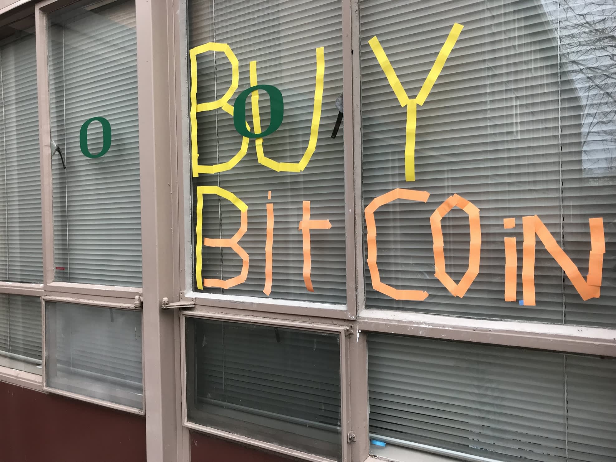 merrill lynch draudžia bitcoin trading