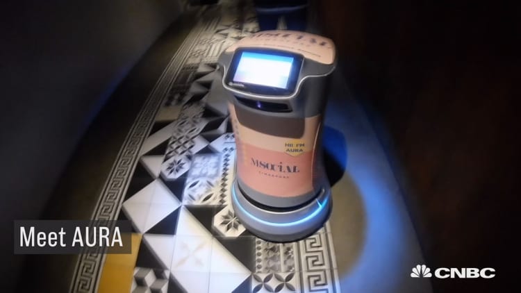 Rather than a hotel bellhop, a robot will deliver that late-night drink or missing toiletry 
