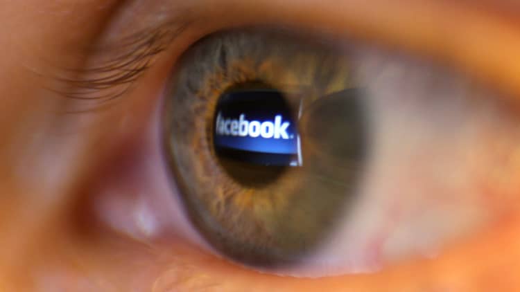 Facebook trying to cleanse politicized content: Analyst on Facebook news feed change