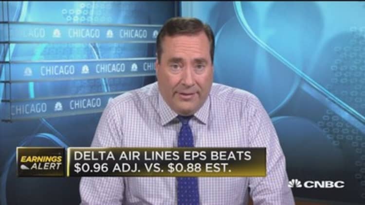 Delta beats Street on top and bottom line, raises 2018 earnings guidance