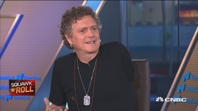 Def Leppard's Rick Allen takes art collection on tour to benefit veterans