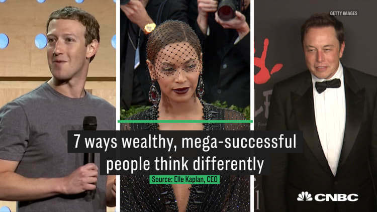 7 ways wealthy, mega-successful people think differently