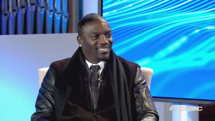 There are obstacles facing the Akon Lighting Africa project, singer says