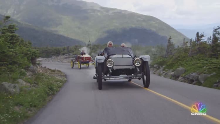 Jay Leno attempts to climb Mt. Washington in a 100 year old car