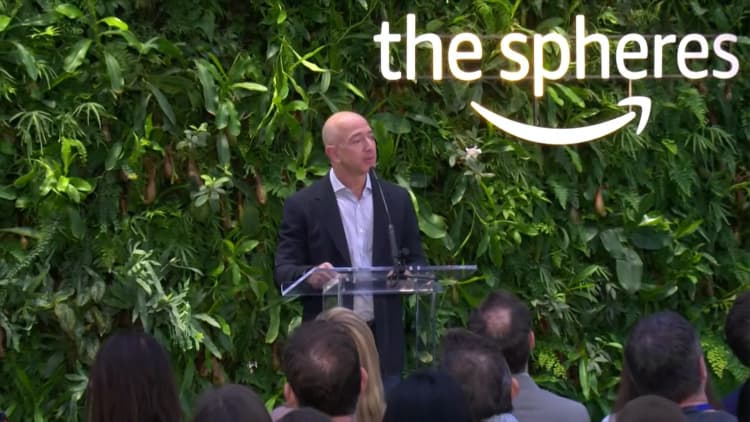Jeff Bezos tours Amazon's new 'The Spheres' building