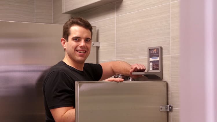 A college kid invented a bathroom shelf for your beer—now he sells $2 million a year