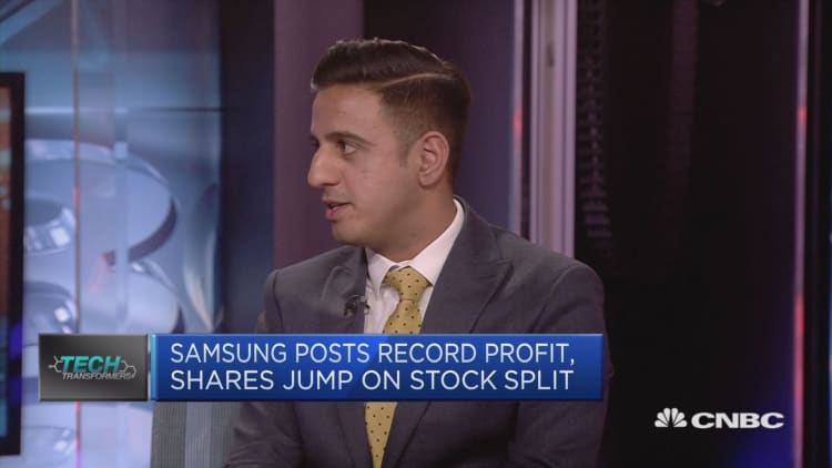 Samsung posts record profit, shares jump on stock split
