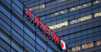 Shareholder blocks Xerox-Fuji deal, sues for fraud