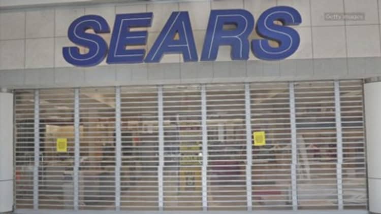 Sears lays off 220 employees at corporate offices