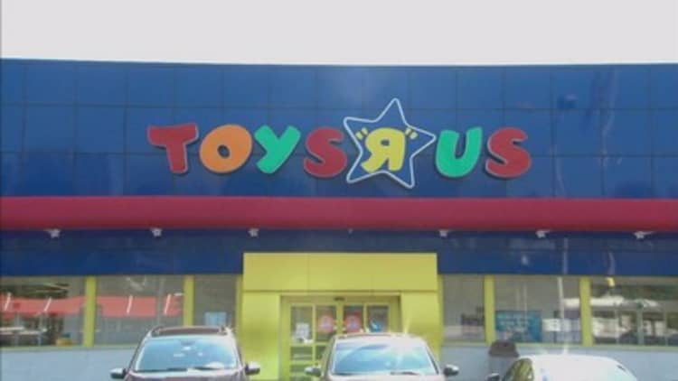 Toys R Us gets court approval to close stores