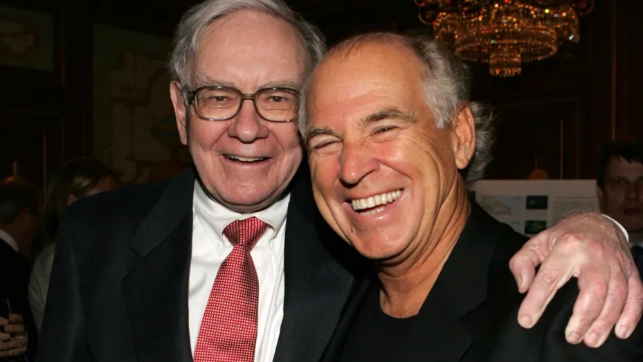 Warren Buffett and Jimmy Buffett attend Conservation International New York Dinner at Pierre Hotel on May 3, 2005 in New York City.