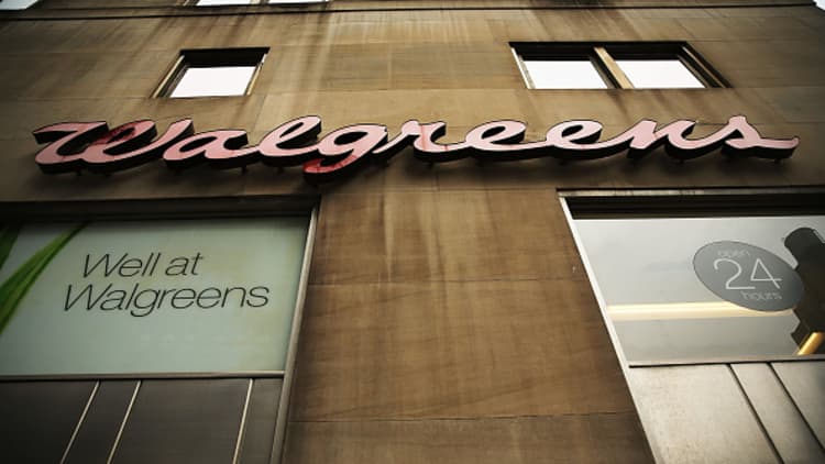 Walgreens weighs bid for AmerisourceBergen: WSJ