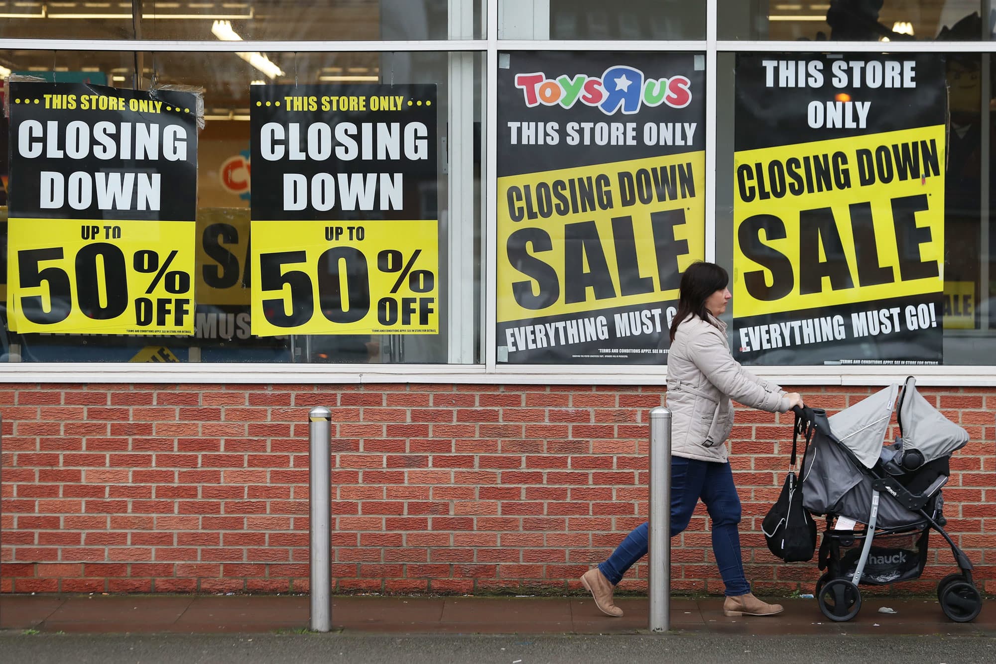 Toys R Us May Liquidate Operations