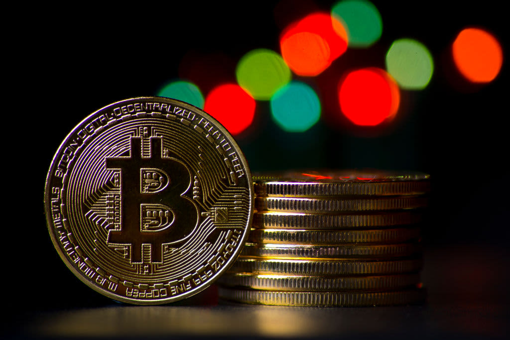 bitcoin-holds-steady-around-usd19-000-amid-growing-signs-of-institutional-adoption