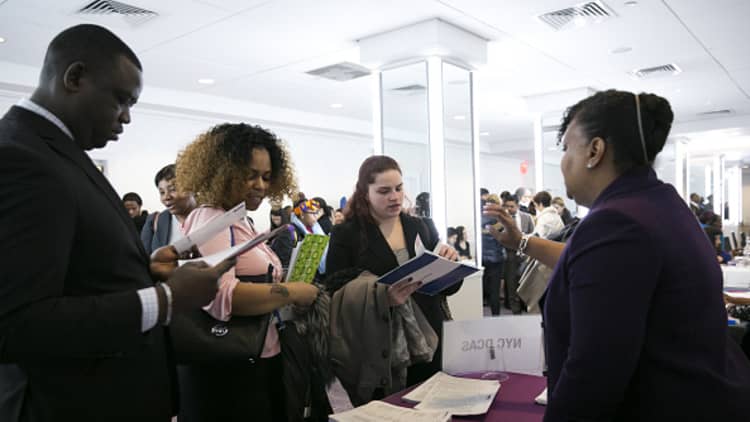 US jobless claims fall to 45-week low