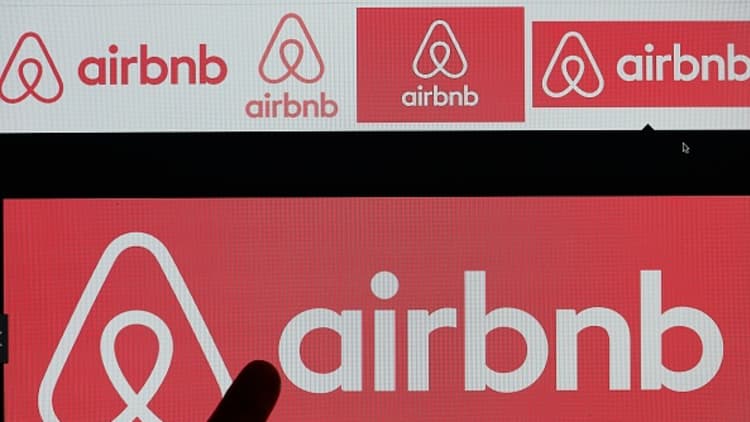 Airbnb expands lodging offerings in business revamp