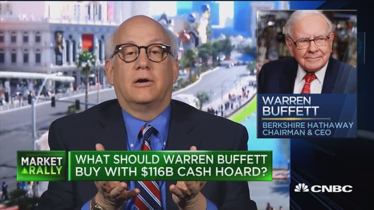 Here is what Warren Buffett should buy with his $116B cash hoard