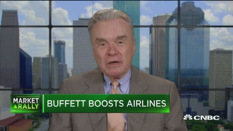 Fmr. Continental Airlines chairman: My advice to Buffett on buying an airline