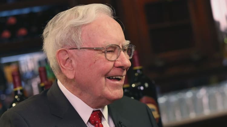 These are the companies that Warren Buffett should buy