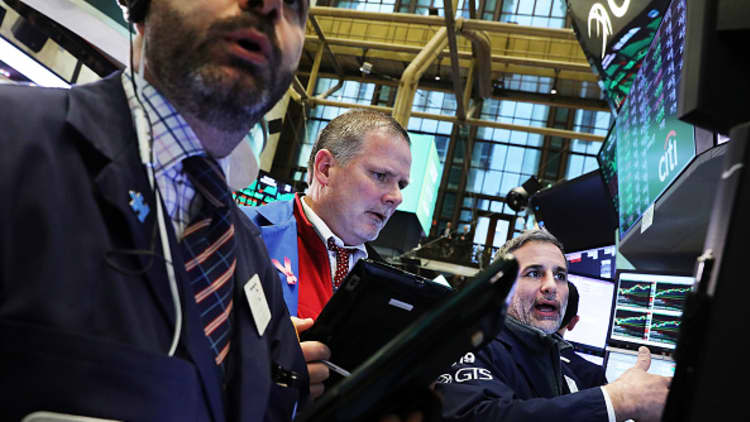 Expect a V-shape bounce as stocks rebound: Tom Lee