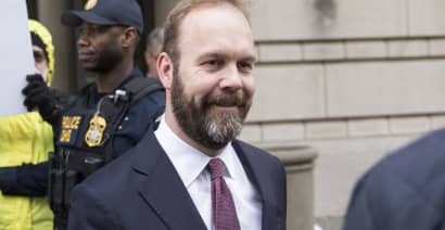 Prosecutors support probation for ex-Trump campaign official Gates