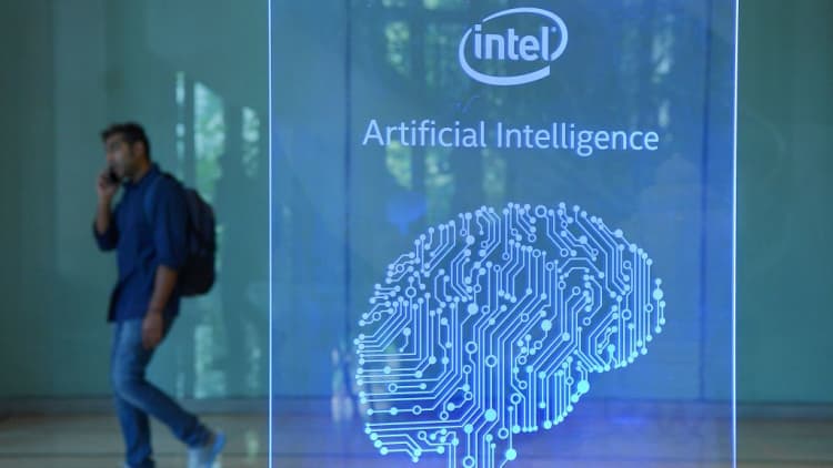 Intel considers bid for Broadcom, according to DJ