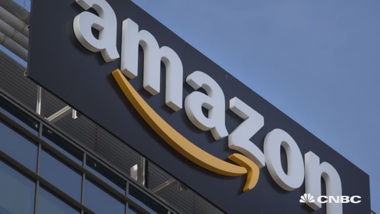 Amazon looks to offer checking accounts for customers via JP Morgan, other banks: WSJ