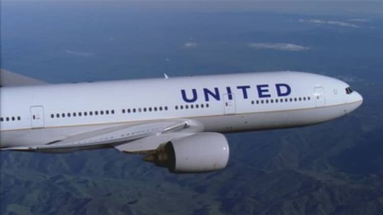 United Airlines replaces quarterly bonuses with a lottery, angering some employees