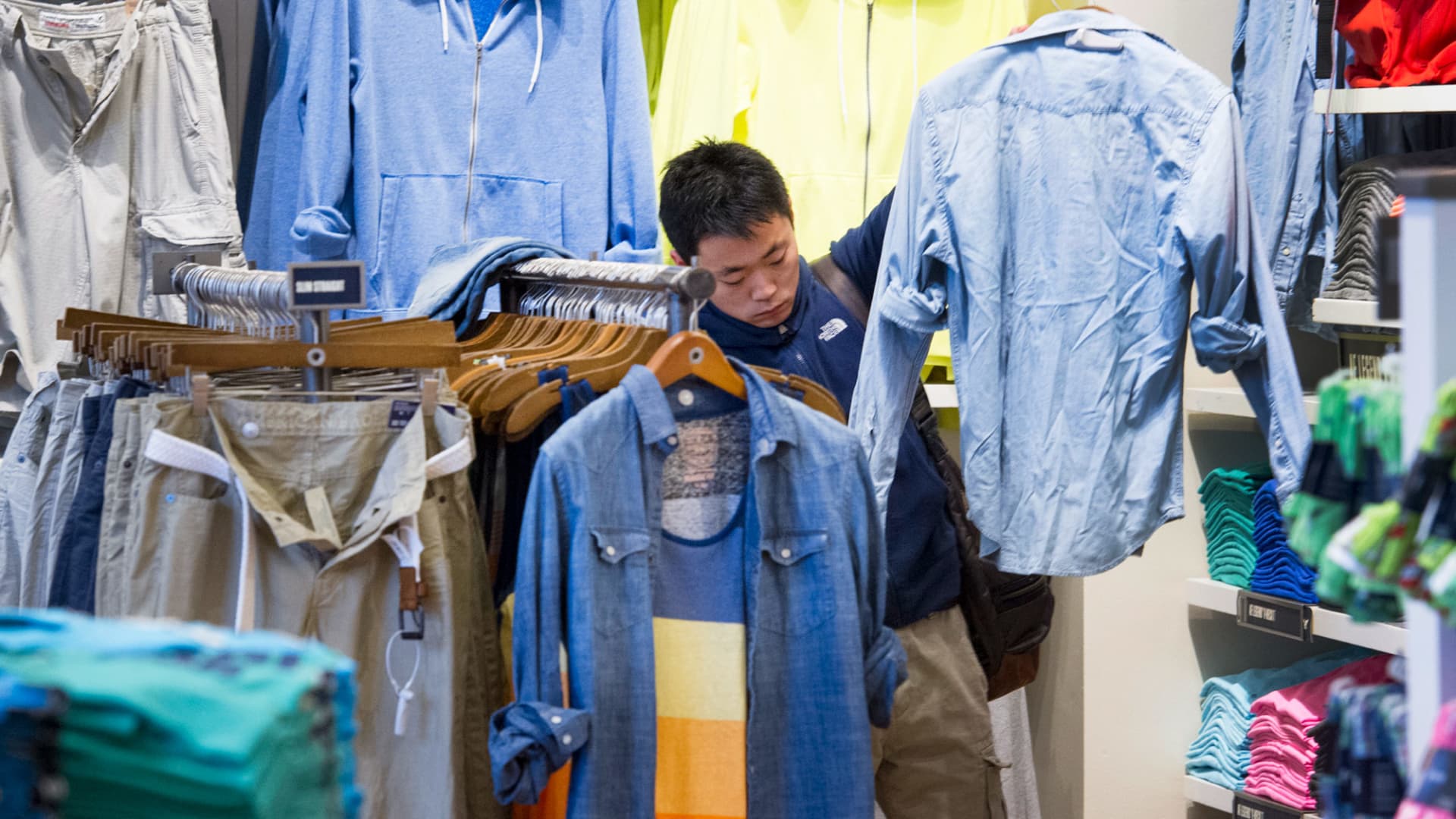 Clothes are expensive even as retailers try to clear inventory