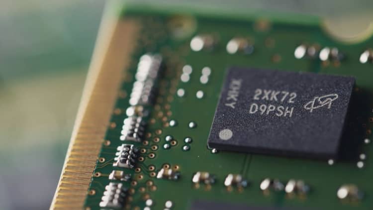 Analyst nearly doubles his price target for Micron, predicting higher chip prices, dividend
