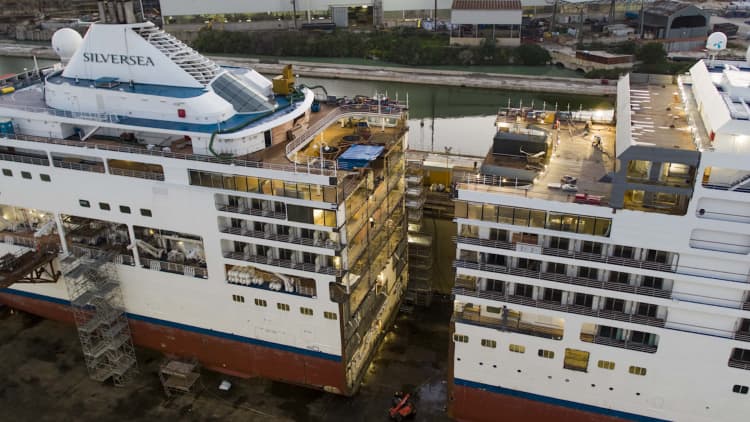 Here’s a bird’s eye view of a cruise ship being cut in half and lengthened