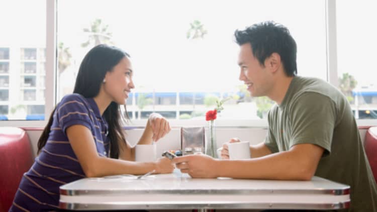 The first date debate: Who picks up the bill?