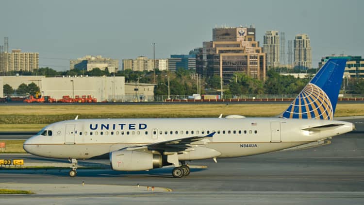 United Airlines passenger's dog dies in overhead storage