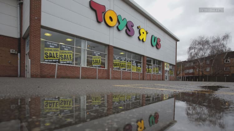 Toys R Us prepares plan to liquidate its business