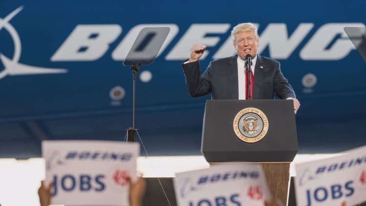 Trump wants Boeing to build stealth F-18s for a 'good price' — but they don't exist