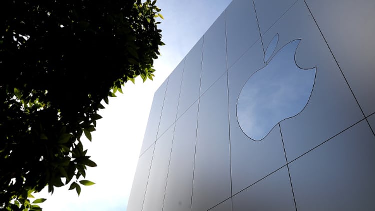 Apple nears $1 trillion market cap