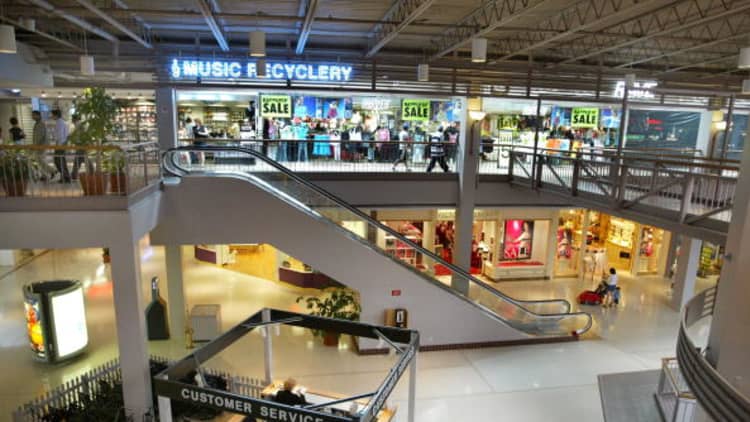 Experts weigh in on how to fix shopping malls