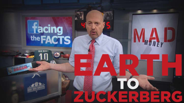 Cramer Remix: Here's how Mark Zuckerberg should respond to Facebook's crisis