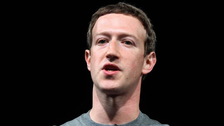 Zuckerberg addresses data scandal in Facebook post